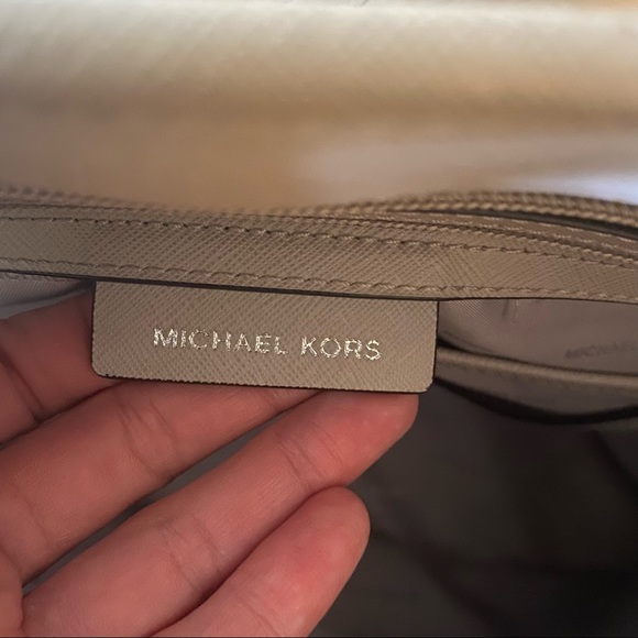 Michael Kors Jet Set Travel MD TZ Multi-Function Tote - Picture 14 of 14